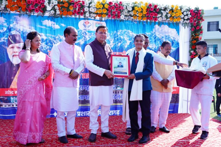 मुख्यमंत्री धामी ने उच्चीकृत क्रिकेट मैदान जनपदवासियों को किया समर्पित