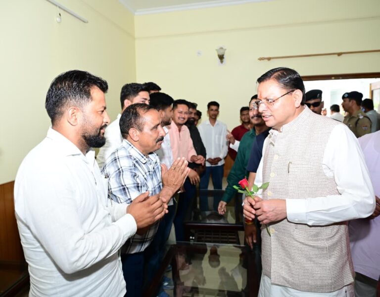 मुख्यमंत्री पुष्कर सिंह धामी ने रविवार को हल्द्वानी-काठगोदाम स्थित सर्किट हाउस