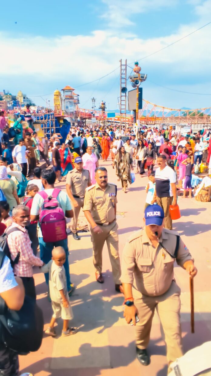 Haridwar Traffic Jam Purnima Snan Haridwar Har Ki Pauri Crowd Haridwar News Uttarakhand Tourism Ganga Snan Mansa Devi Temple Weekend Rush Haridwar Uttarakhand Breaking News Haridwar Pilgrims