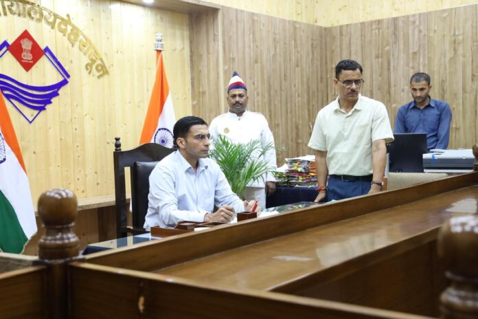 जिला मजिस्ट्रेट सविन बंसल ने कुख्यात बिल्डर पुनीत अग्रवाल को किया 6 माह के लिए जिला बदर