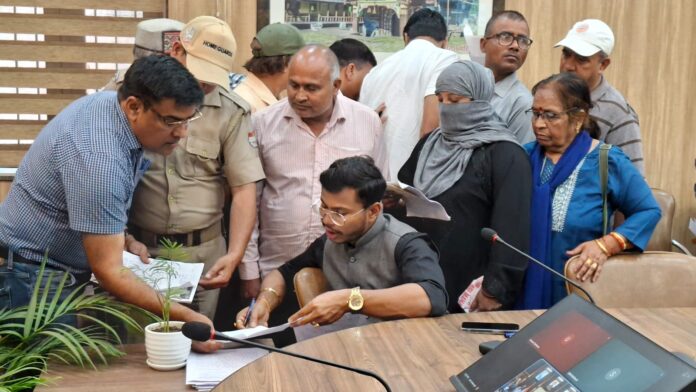 जनता दरबार में 163 शिकायतें दर्ज, अधिकांश का मौके पर निस्तारण