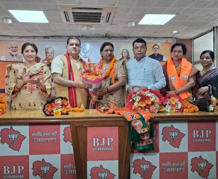 उत्तराखंड में BJP को मिला बड़ा समर्थन, कांग्रेस के कई नेता हुए शामिल