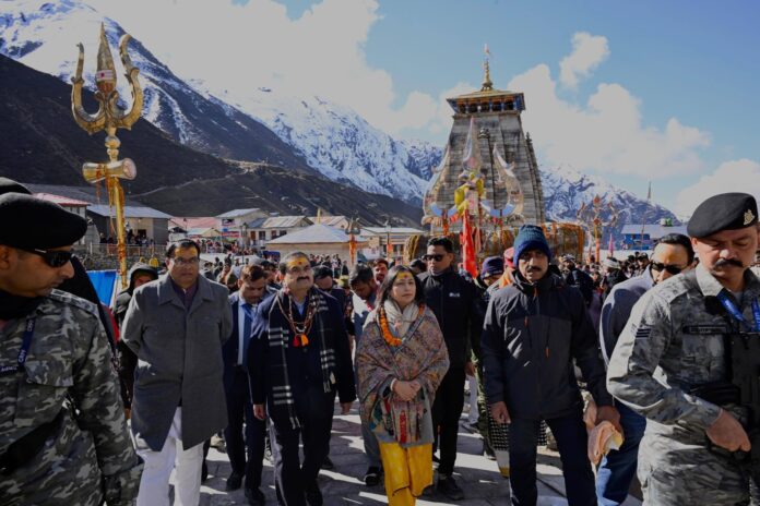 केदारनाथ पहुंचे गौतम अदाणी, रोपवे प्रोजेक्ट का किया हवाई सर्वे… खास दिन पर लिया बाबा केदार का आशीर्वाद