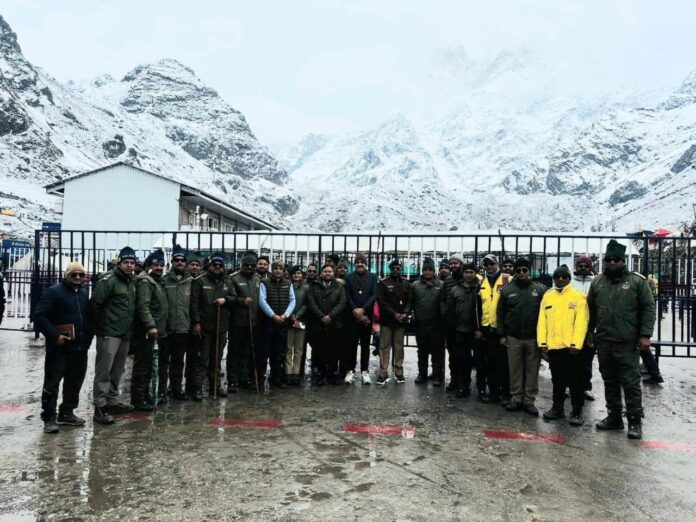 श्री केदारनाथ धाम बर्फबारी के बीच भी आस्था की गर्माहट से सराबोर