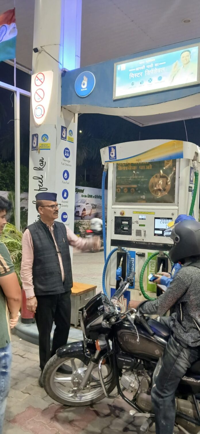 देहरादून में पेट्रोल-डीजल की कोई कमी नहीं, प्रशासन ने की स्पष्ट अपील जिला पूर्ति अधिकारी बोले— पर्याप्त स्टॉक उपलब्ध, घबराने की जरूरत नहीं