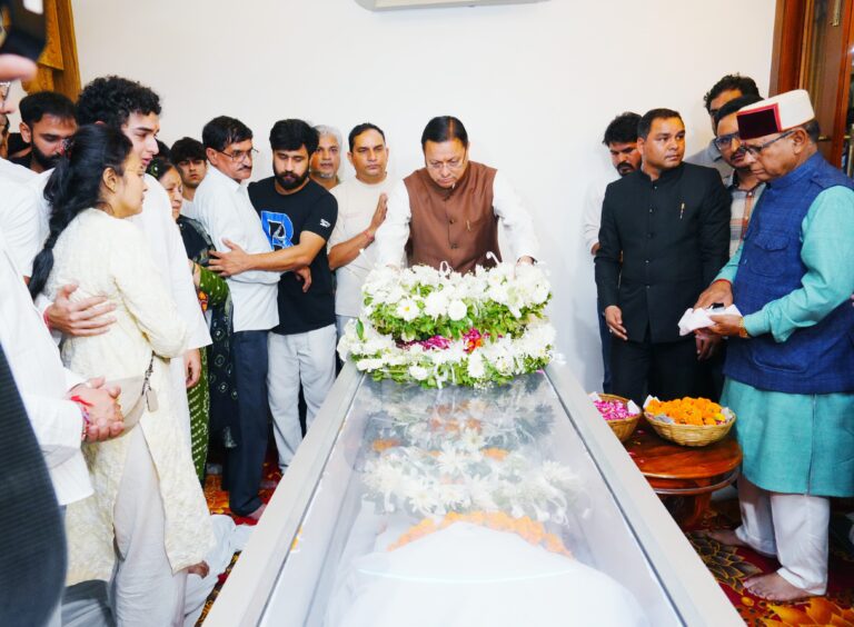 मुख्यमंत्री धामी ने जसपाल राणा के आवास पहुंचकर दी श्रद्धांजलि, शोक संतप्त परिवार से की मुलाकात