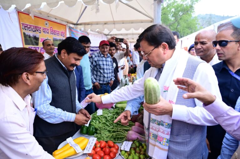 खेत बचाओ अभियान बनेगा जनआंदोलन, अल्मोड़ा में किसानों के बीच बोले सीएम धामी