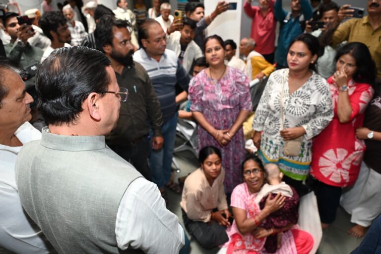 चारधाम यात्रा पर सीएम धामी का औचक निरीक्षण, ऋषिकेश ट्रांजिट कैंप की व्यवस्थाओं को परखा