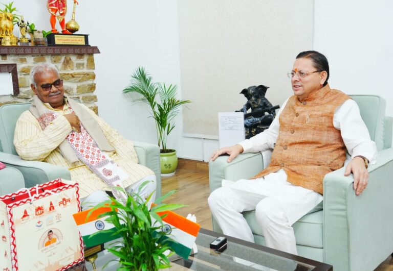 सीएम धामी से राजस्थान के कैबिनेट मंत्री मदन दिलावर की मुलाकात