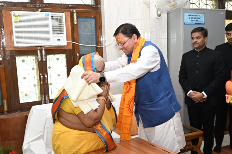 जेपी नड्डा और सीएम धामी ने शांतिकुंज पहुंचकर लिया शैलदीदी का आशीर्वाद, राष्ट्र निर्माण और संस्कारों पर हुई चर्चा|BHADAS4INDIA