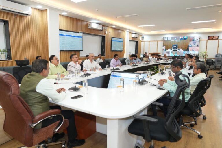 उत्तराखंड निवेश, सिंगल विंडो सिस्टम, आनंद बर्द्धन, निवेश प्रस्ताव, Ease of Doing Business, उत्तराखंड उद्योग विभाग, भूमि उपयोग परिवर्तन, निवेशक सुविधा, देहरादून सचिवालय, औद्योगिक विकास उत्तराखंड