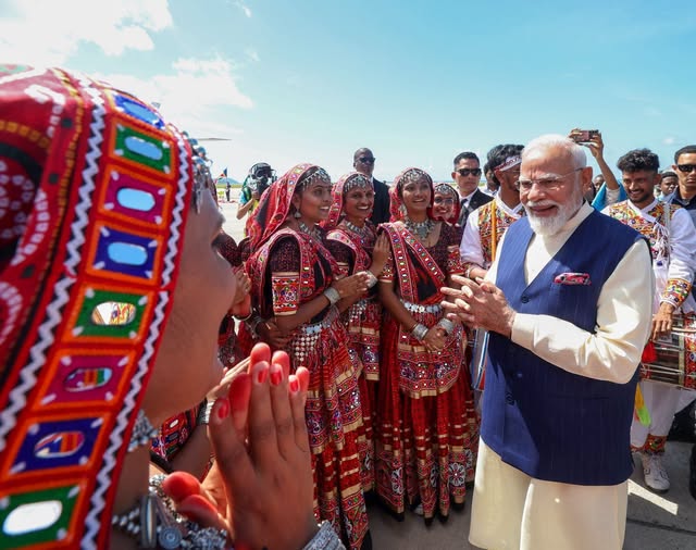 सेशेल्स में दिखी भारत की सांस्कृतिक छाप, एयरपोर्ट पर कच्छ के लोकनृत्य से हुआ भव्य स्वागत|BHADAS4INIDA