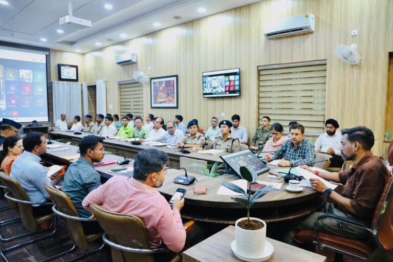 चारधाम यात्रा पर डीएम आशीष चौहान सख्त, सुरक्षा और व्यवस्थाओं में लापरवाही पर होगी कार्रवाई
