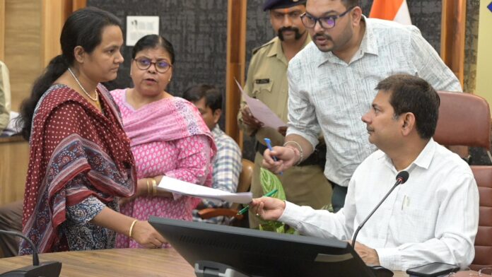 समाधान दिवस बना उम्मीद की किरण: 4 गंभीर बीमार बच्चों का होगा मुफ्त इलाज, भू-माफियाओं पर भी सख्त कार्रवाई|BHADAS4INDIA