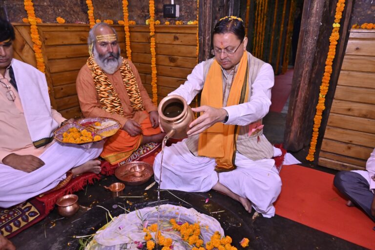 हरेला पर्व पर मुख्यमंत्री धामी ने वृद्ध जागेश्वर धाम में की पूजा-अर्चना