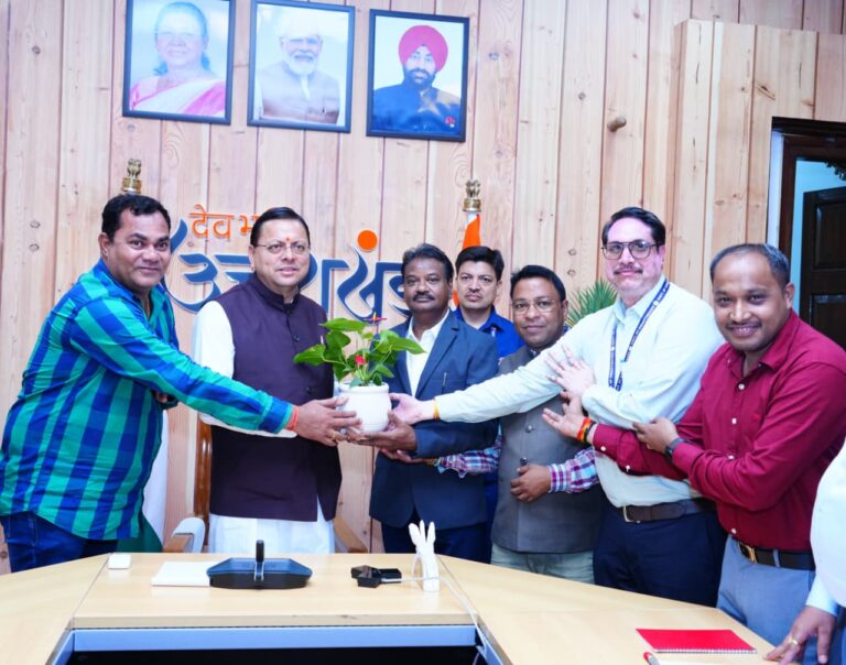 मुख्यमंत्री पुष्कर सिंह धामी से छत्तीसगढ़ से आए पत्रकारों के प्रतिनिधिमंडल ने की शिष्टाचार भेंट|Bhadas4india
