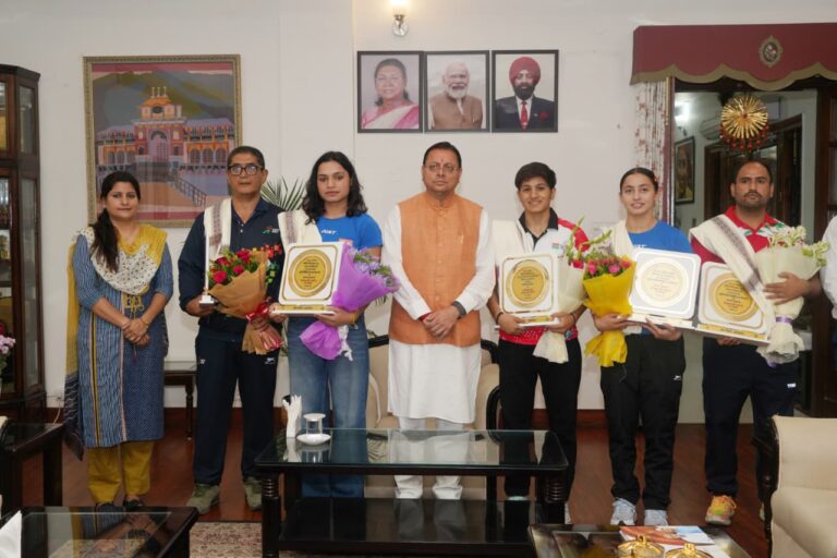 उत्तराखंड की बेटियों का अंतरराष्ट्रीय मुक्केबाजी में जलवा, CM धामी ने किया सम्मानित