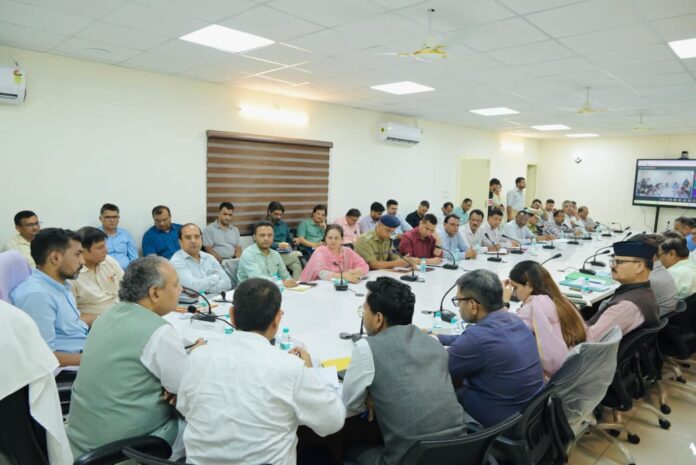 मानसून आपदा तैयारी की समीक्षा: विनय रुहेला ने अधिकारियों को 24×7 अलर्ट मोड पर रहने के दिए निर्देश