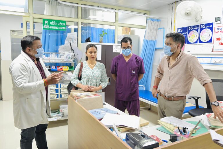 कोरोनेशन अस्पताल की बदहाली पर भड़के डीएम, व्यवस्थाएं सुधारने के सख्त निर्देश