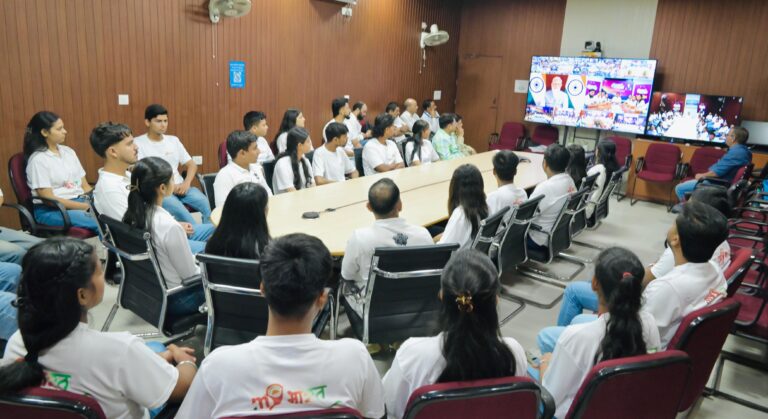 प्रधानमंत्री ने युवाओं से सीमांत क्षेत्रों की संस्कृति, प्रकृति और देशभक्ति के जज्बे को देश के कोने-कोने तक पहुंचाने का किया आह्वान