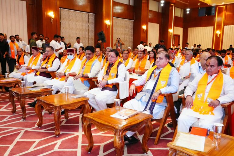 मन की बात 137वां एपिसोड: सीएम धामी ने सुना पीएम मोदी का संबोधन