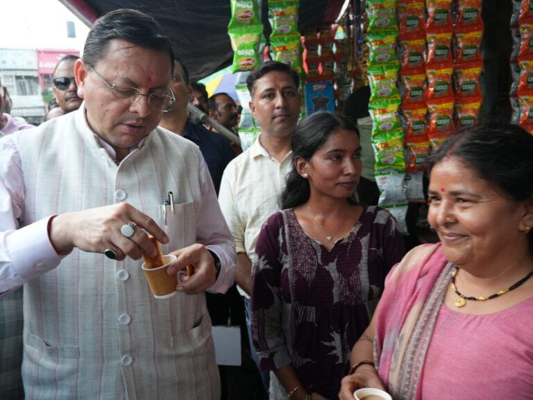 खटीमा में CM धामी ने मिलन डेरी पर पी चाय, ‘लोकल फॉर वोकल’ का दिया मजबूत संदेश
