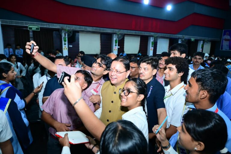 रुद्रपुर में ‘मुख्यमंत्री युवा विद्यार्थी मंथन’ कार्यक्रम, छात्रों से रूबरू हुए सीएम धामी