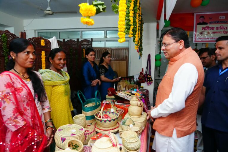 सशक्त बहना उत्सव में मुख्यमंत्री धामी ने खरीदे स्थानीय उत्पाद, त्योहारों पर ‘वोकल फॉर लोकल’ अपनाने की अपील