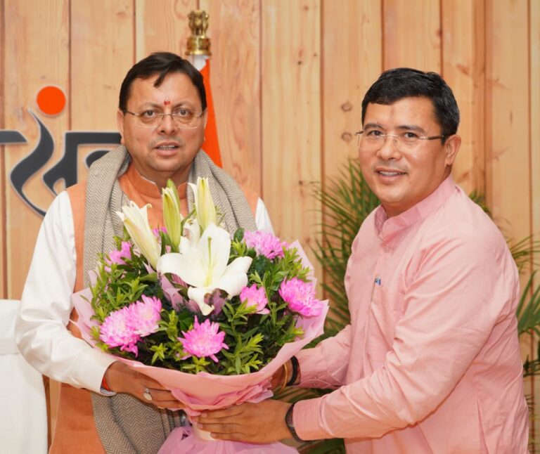 मुख्यमंत्री धामी से विधायक सुरेश गढ़िया की मुलाकात, कपकोट के विकास कार्यों पर हुई चर्चा